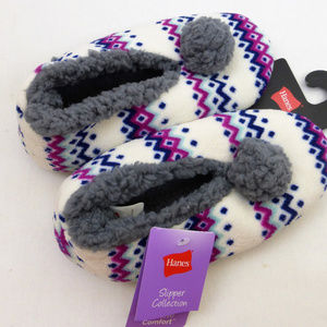 New Hanes Slippers Footies White Chevron Pom M 7-8